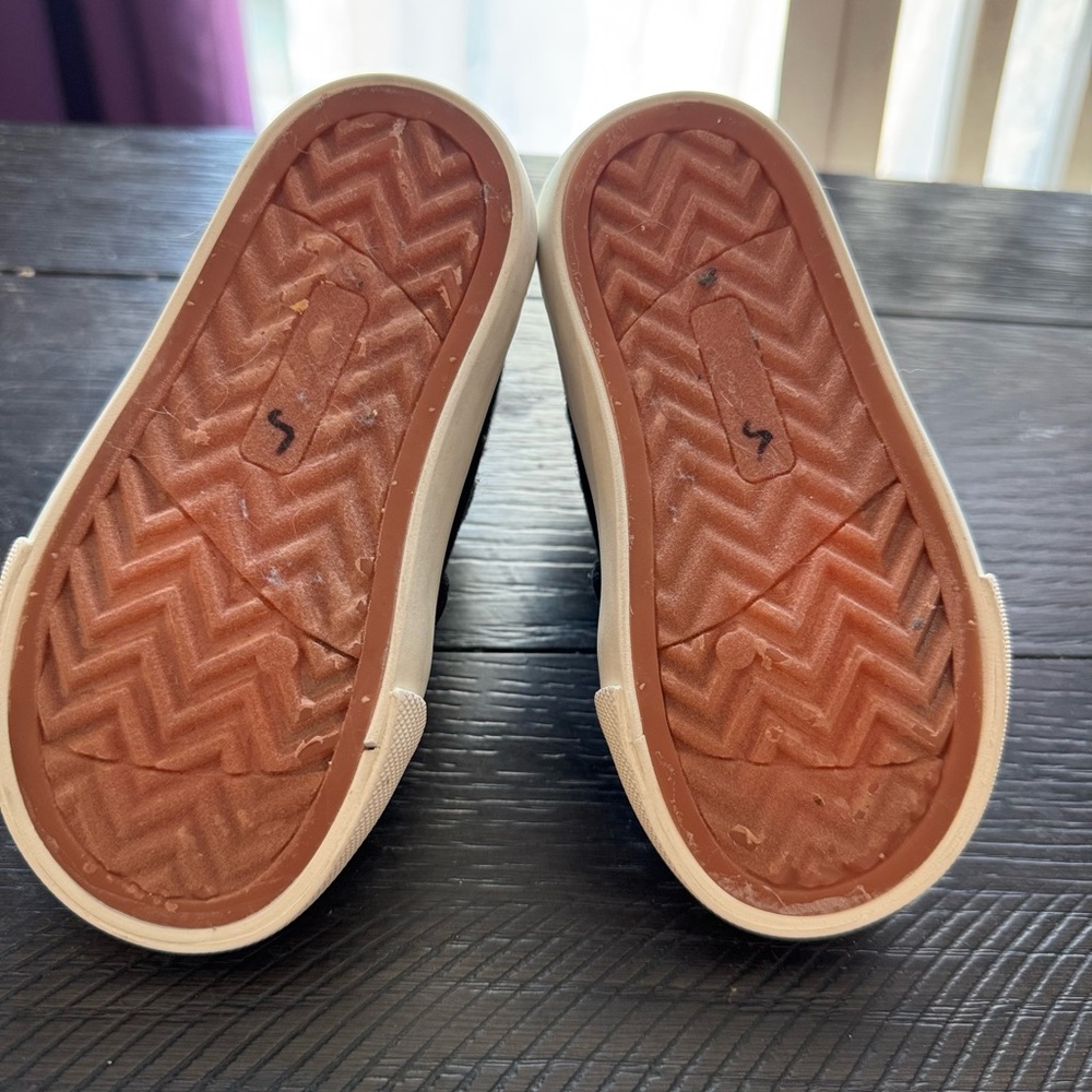 Tommy Bahama Sneaker Boots, Toddler Size 5, Black, Worn once - Picture 5 of 6